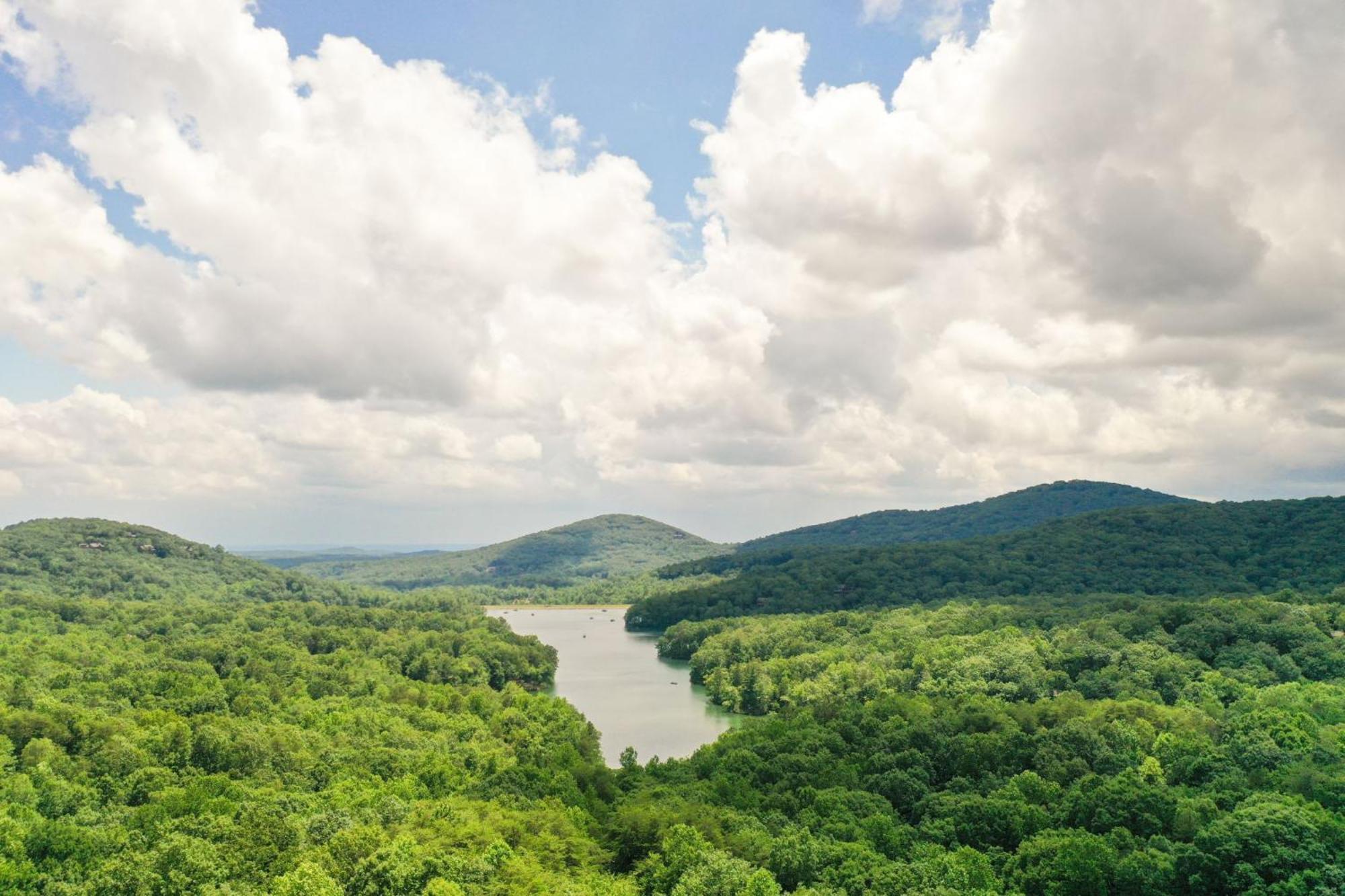 Falken Haus - Relax In Seclusion With Panoramic Lake Views 재스퍼 외부 사진