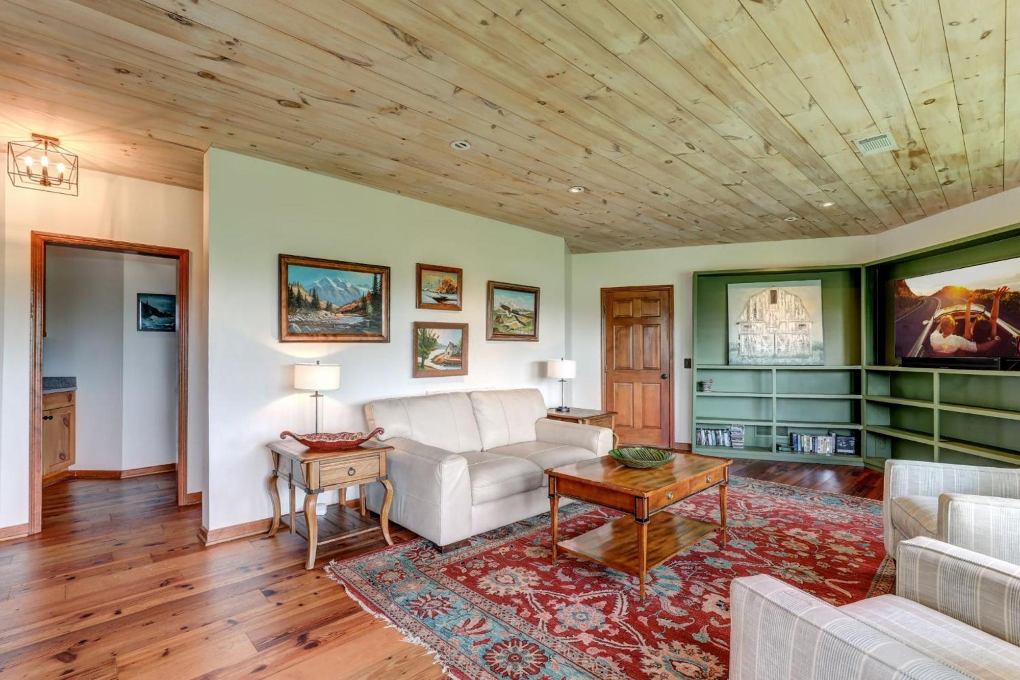 Falken Haus - Relax In Seclusion With Panoramic Lake Views 재스퍼 외부 사진