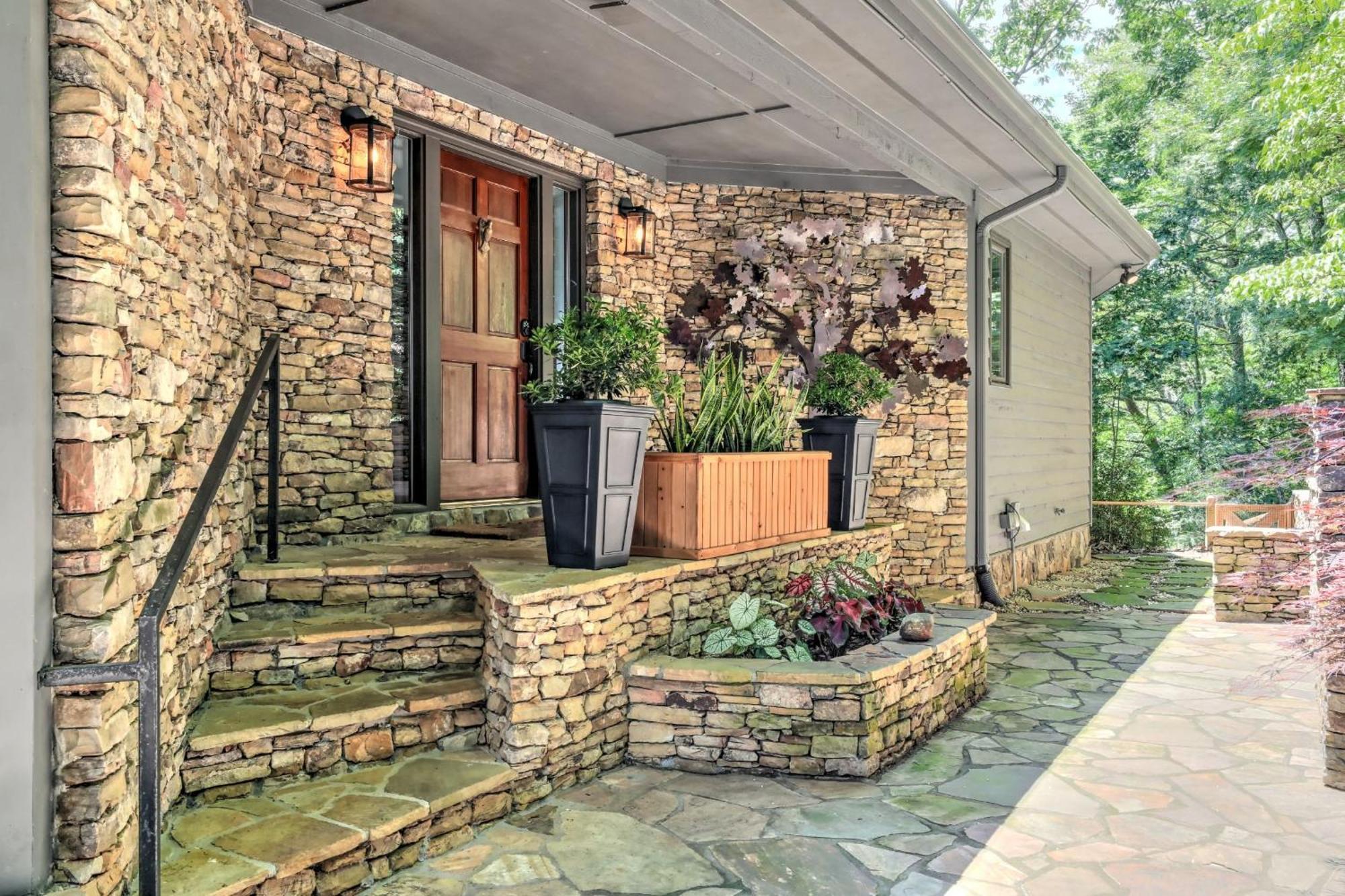 Falken Haus - Relax In Seclusion With Panoramic Lake Views 재스퍼 외부 사진