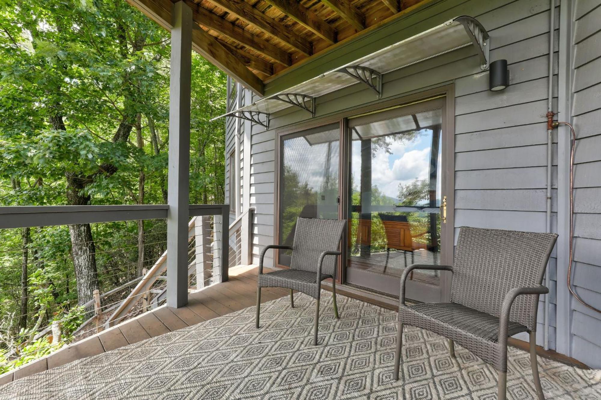 Falken Haus - Relax In Seclusion With Panoramic Lake Views 재스퍼 외부 사진