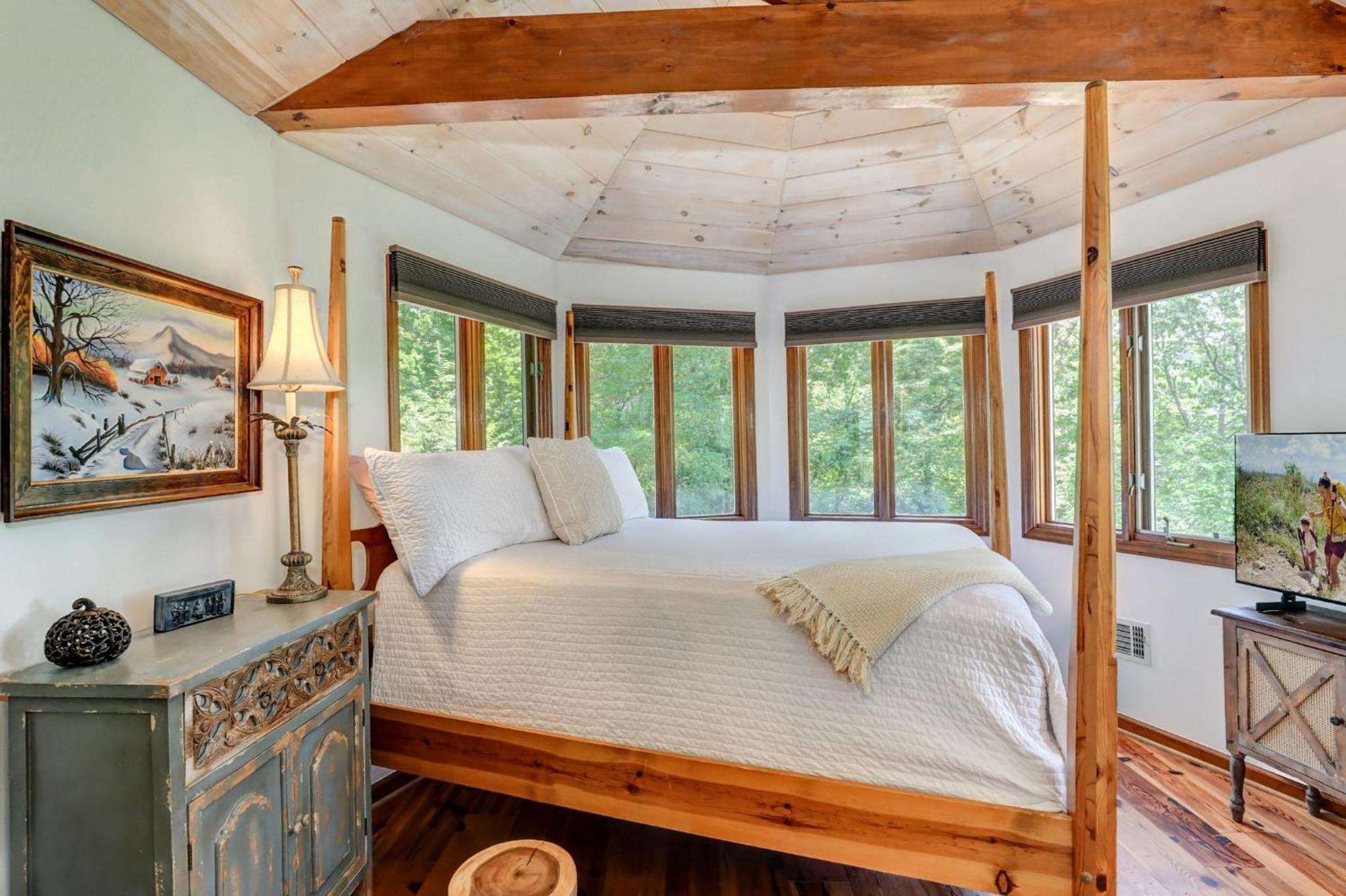Falken Haus - Relax In Seclusion With Panoramic Lake Views 재스퍼 외부 사진