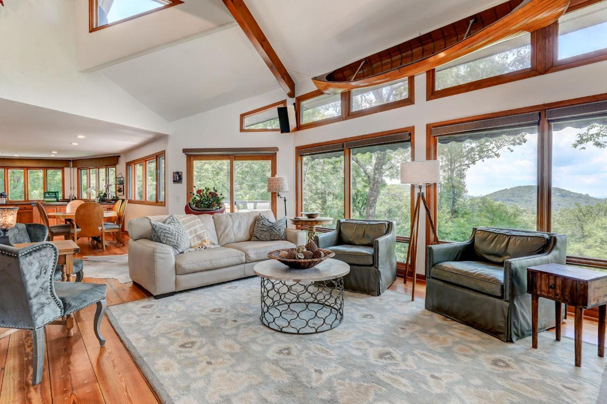 Falken Haus - Relax In Seclusion With Panoramic Lake Views 재스퍼 외부 사진