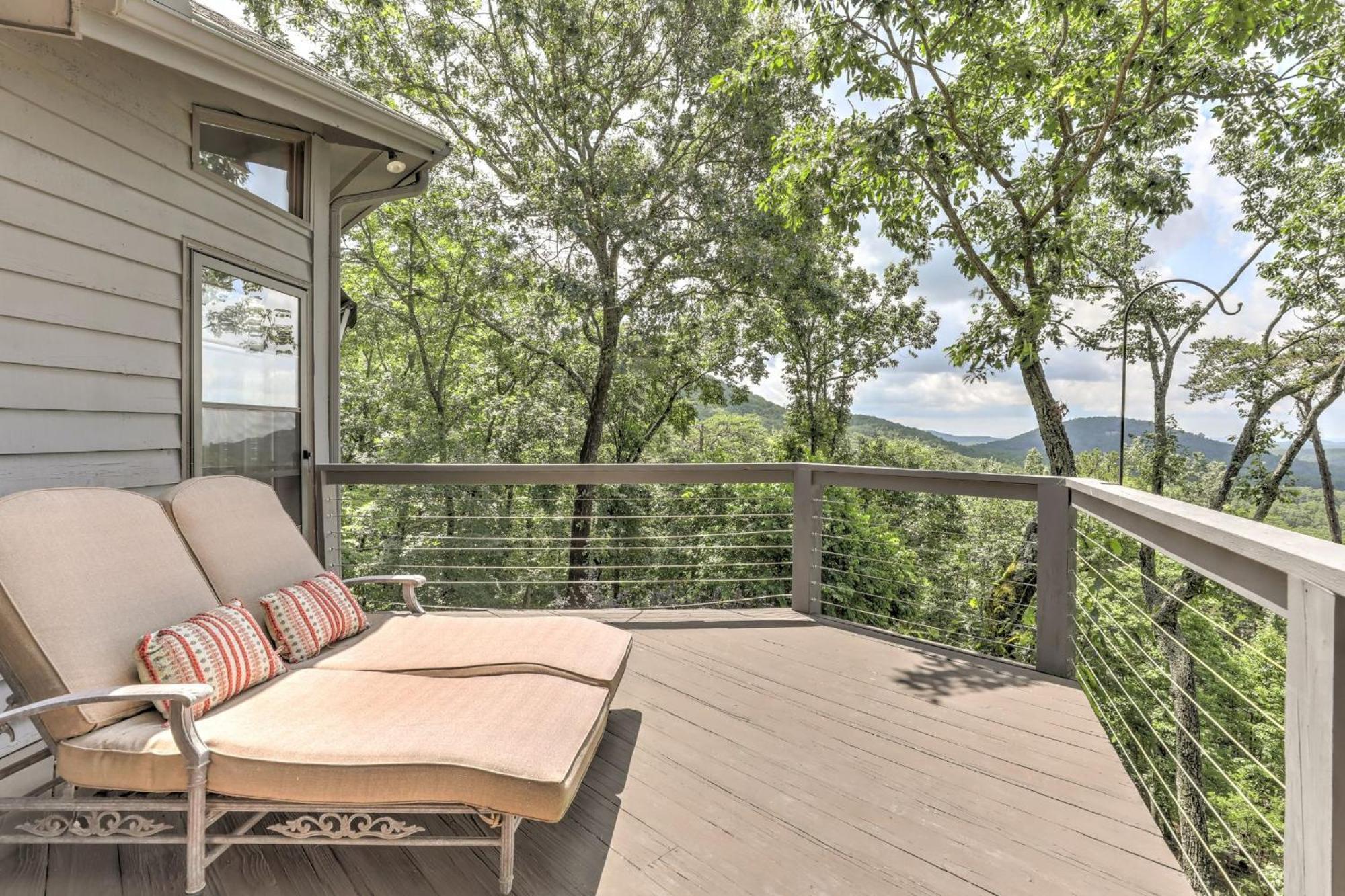 Falken Haus - Relax In Seclusion With Panoramic Lake Views 재스퍼 외부 사진
