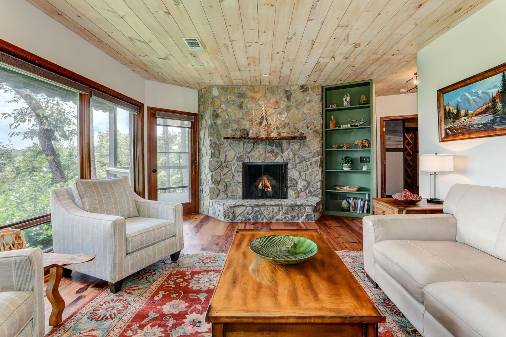Falken Haus - Relax In Seclusion With Panoramic Lake Views 재스퍼 외부 사진